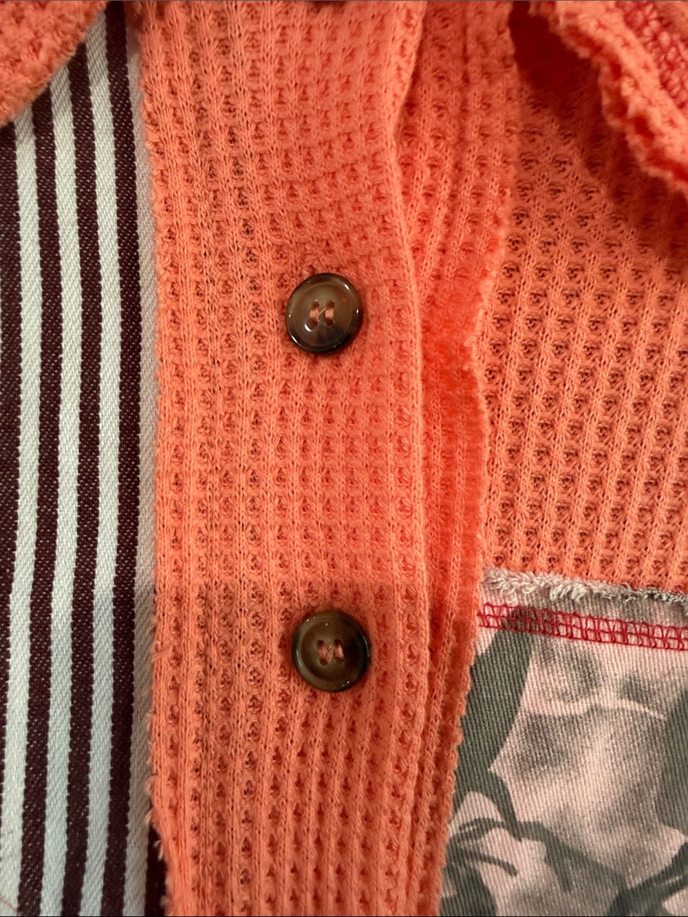POL Coral/Camo Mixed-Panel Button-Front Shirt - Picture 7 of 10